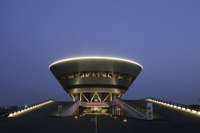 Illustration for article titled Buildings That Look Like Famous Spaceships: A Gallery